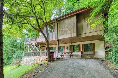 Private Gatlinburg Cabin with a Spectacular Mountain View & Game Room!