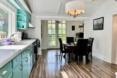 Image de Asheville Chocolate Cabin - Holiday promotion - Mid term rentals