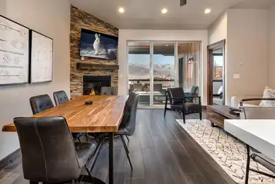 Image de Modern Mountain Luxury - Bonus room, Humidifier, Wi-Fi & Hot Tub!