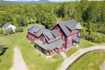 Image de Applebrook Historic New England Home with Mountain Views, 2 Acres, Must See!