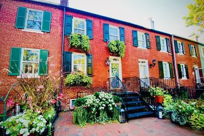 Image de Historic Old Town, Walk to Metro/King St, Dogs Ok!