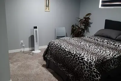 Image de Amazing 2 bedroom basement with separate entrance