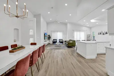 Image de Remodeled 5br Hollywood House W/ Private Heated Pool & Game Room, Near Beach