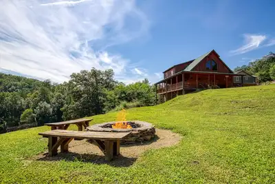 Image de Outdoor kitchen area, Movie Theater, Gameroom, Close to Pigeon Forge, Dog Friendly