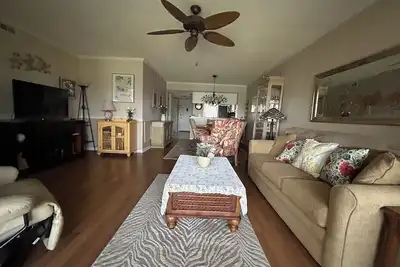 Image de Spectacular views of the golf course &  lake from 3rd floor lanai. Venice, Fl.