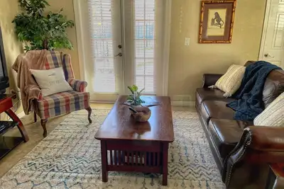 Image de Palms Paradise w/ Patio-walk downtown or Ballpark!