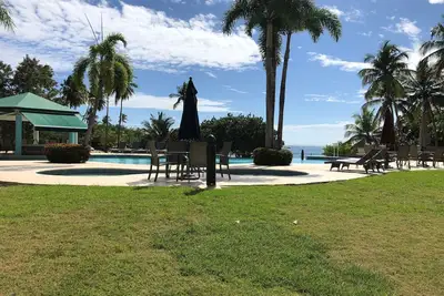 Image de Beachfront penthouse familial avec terrasse privée ouverte