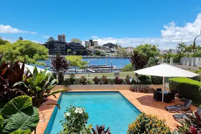 Image de Waterfront, close to Cbd, Southbank & amenities. Long stays discount available.