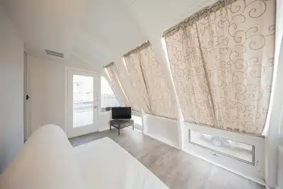Image de beautiful two bedrooms apartment on historic federal hill