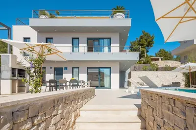 Image de Luxury Villa Elegance – Private Heated Pool by the Sea in Milna, Brač