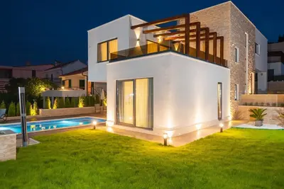 Image de Luxury Beachfront Villa Trogir 2 with private pool, Jacuzzi, gym at the beach on Ciovo - Okrug Gornji