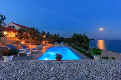 Image de Luxury Beachfront Villa Dalmatino Trogir with private pool right at the beach in Okrug Gordnji - Ciovo