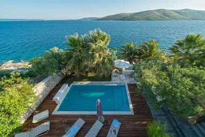 Image de Luxury Beachfront Villa Sunshine Trogir with private heated pool and sauna at the beach in Trogir - Seget Vranjica