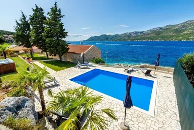Image de Luxury Beachfront Villa Gabriela with private pool and Jacuzzi at the beach on Korcula island - Korcula