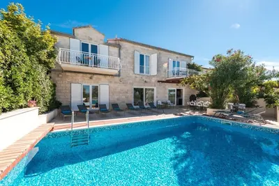 Image de Luxury Beachfront Villa Casa Mare with private heated pool and gym right at the beach in Mirca - Brac