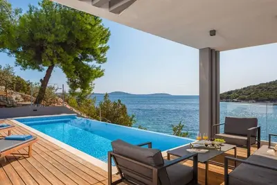 Image de Luxury Villa Marina Prestige with heated infinity pool, sauna and gym by the sea in Vinisce- Marina