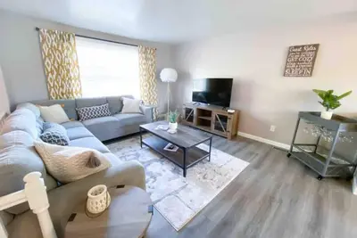 Image de Chic & Cozy 4br w/Bbq-Outdoor Lounge-Pets Ok