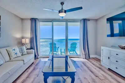 Image de Gulf Front, Renovated unit in Pelican Beach Resort, Wi-Fi, Cable