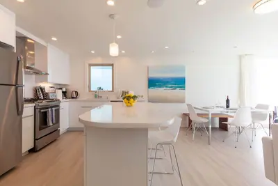 Image de Luxury Beachfront Condo (2)