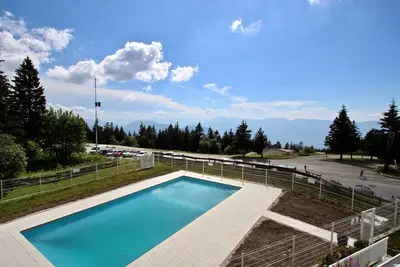 Studio cabine au pied des pistes avec piscine
