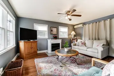 Image de Dream Catcher Bungalow - Near Uptown, Bojangles Coliseum & Boa! Pet & Family Friendly, Plus 15% off!