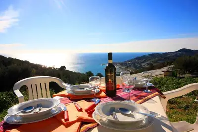 Image de Flat with sea view and garden | V31