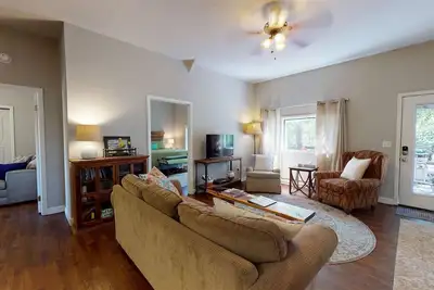 Image de Aspen House by the River