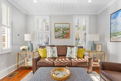 Image de Built in 1840 - Stunning Renovation | The Elliott