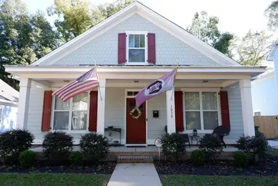 Image de The Garnet Door Bungalow - 4 Bed, 3 Bath, Dt Cola