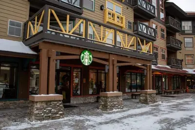 Image de New! In Village with Private In \/ Out Entrance Completely Renovated Sleeps 6!