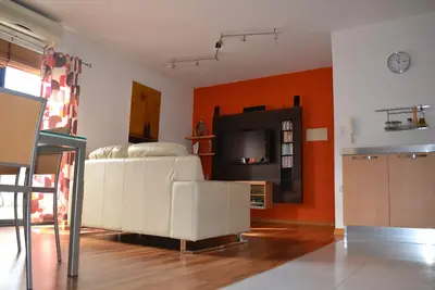 Image de Cosy room with private bathroom in central modern apartment