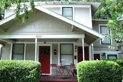 Image de Walk To 6th-charming Downtown Rental- Shops, restaurants, coffee, WholeFoods Market