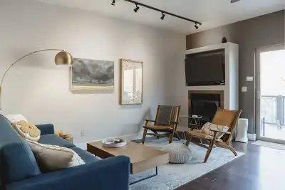 Image de River Retreat & Decked Out - Walk to town - 3bd