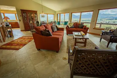 Image de Vista Grande: Enormous, luxurious home overlooking Salida and the Arkansas River Valley. Epic views and decks on all sides of the home.