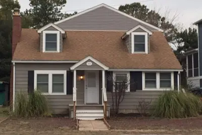Image de Gray Cottage - roomy and one block from Lewes Bay