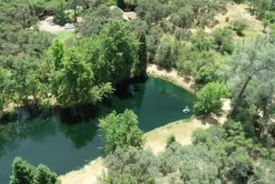 Image de Private Lake Flower Farm 100 acres