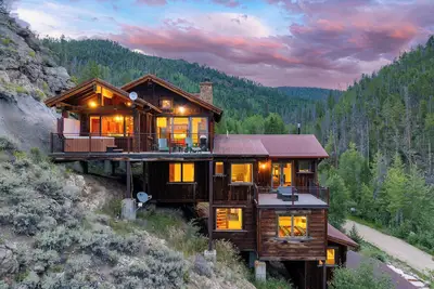 Image de New Cliff Side Luxury Chalet I Hot Tub I Amazing Views I Best Price I Free Adventures Daily