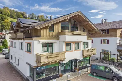 Image de Penthouse avec balcon et vue