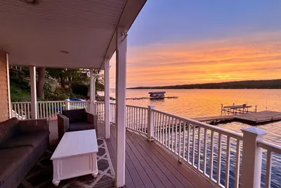 Image de Lakefront Luxury:Your Perfect Finger Lakes Getaway! Come Create Lasting Memories