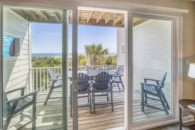 Image de Oceanfront Townhome w/ Pools, Pet-Friendly, Beach Access Right Out Back Door