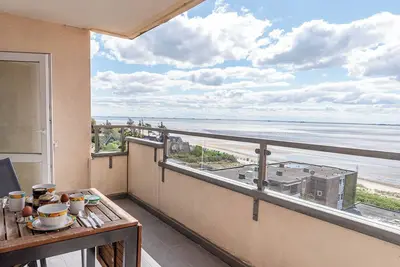 Image de Here on the sixth floor you can enjoy the east wind with a fantastic view of the Hal