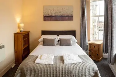 Image de ☆ Central, Spacious Apartment Close to University☆