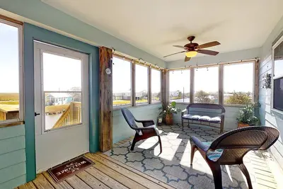 Image de A Wave From It All Rental is minutes from Sargent Beach and Handicap Accessible