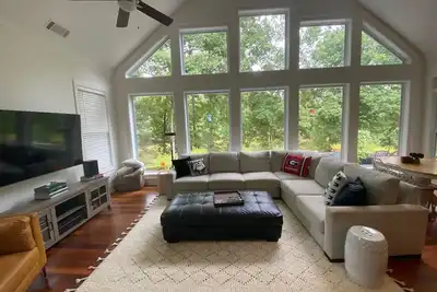 Image de Pond View Retreat: Your Ultimate Athens Getaway Minutes To Sanford Stadium