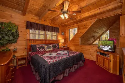 Image de Secluded & spacious 1 Br/2bath cabin w/ hot tub, arcade, Free Ticket, wifi