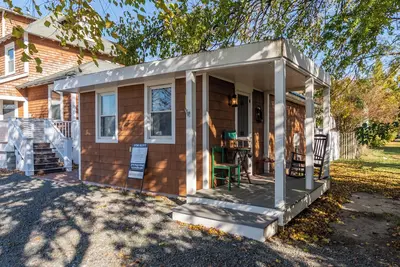 303 Massachusetts - Adorable one bedroom cottage close to the beach!