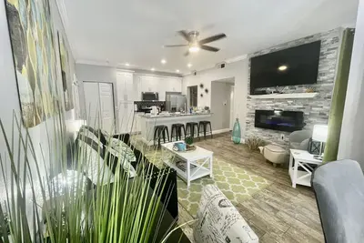 Image de Sheek & Glam Vacation Beach Condo! 🌞 Heated Pool, Gym, Tennis, 1st Floor Condo