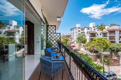 Image de Luxurious, Ultra Chic Pier 57 Condo, Romantic Zone