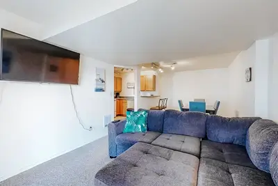 Image de Adorable bayfront getaway w/ a full kitchen, free WiFi, & beach access