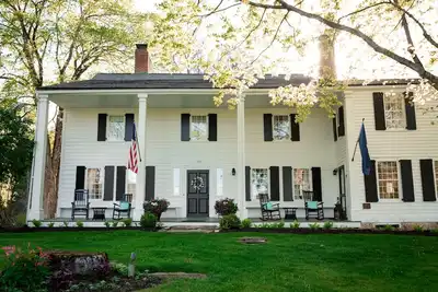 Image de Discover the rich history of the Henry House, a captivating landmark since 1769.